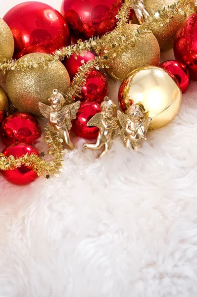 Juguetes de Navidad, ángeles y costilla de oro —  Fotos de Stock