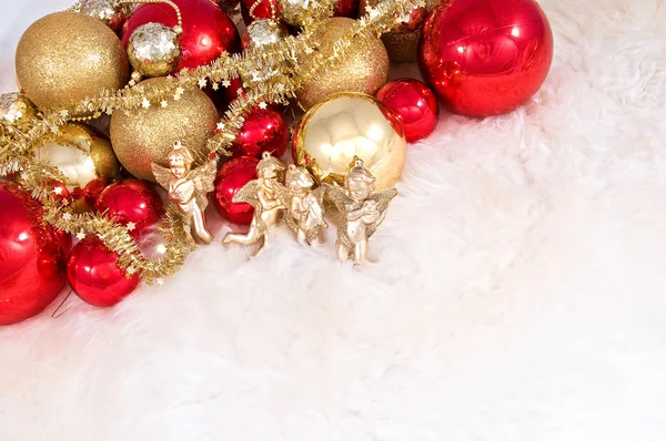 Різдвяні іграшки, ангели & золото ребра — стокове фото