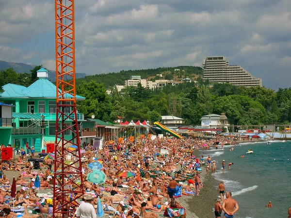 Sommerurlaub Völker am Strand. — Stockfoto