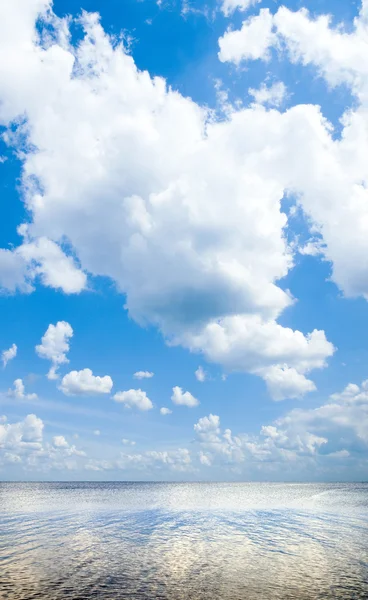 Mar y nubes . — Foto de Stock