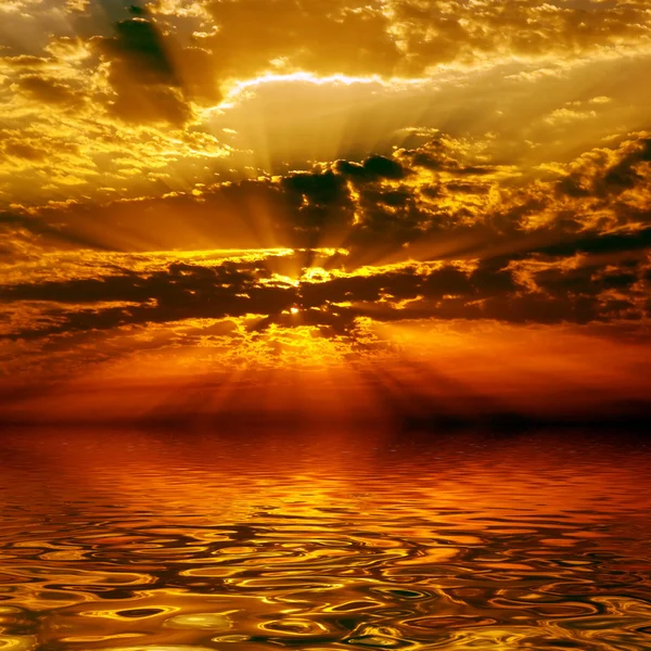 Východ slunce nad mořem. — Stock fotografie