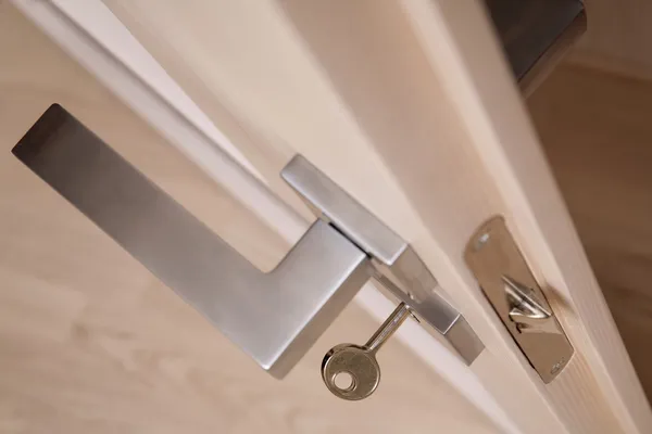 Door handle with a key horisontal — Stock Photo, Image