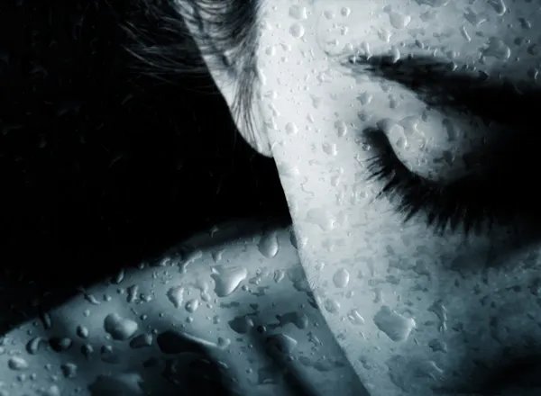 Woman and drops of rain — Stock Photo, Image