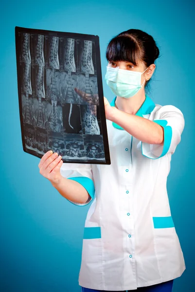 Doutor com raio-x — Fotografia de Stock