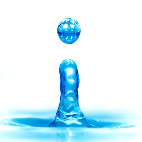 Padající kapka modré vody — Stock fotografie