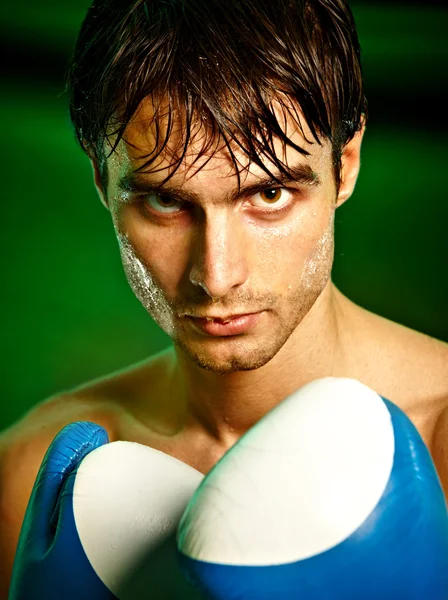 拳击。拳击手套的男人 — 图库照片