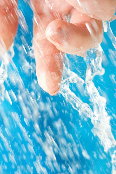 Ludzką ręką i wody — Zdjęcie stockowe