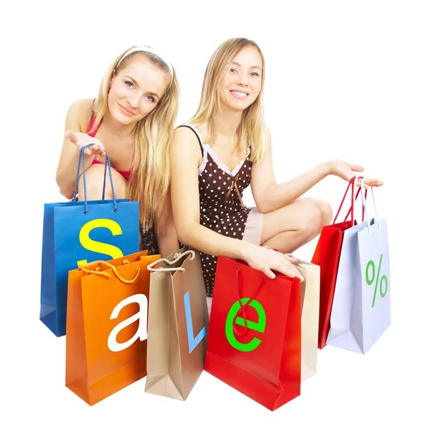Twee meisjes met zakken - vergelijking shoppin — Stockfoto