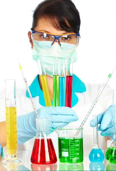 Forskare i laboratorium med provrör — Stockfoto
