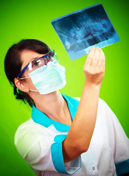 Doctor con rayos X —  Fotos de Stock