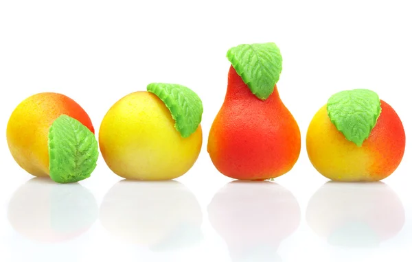Bonbons massepain. Sous forme de fruits — Photo