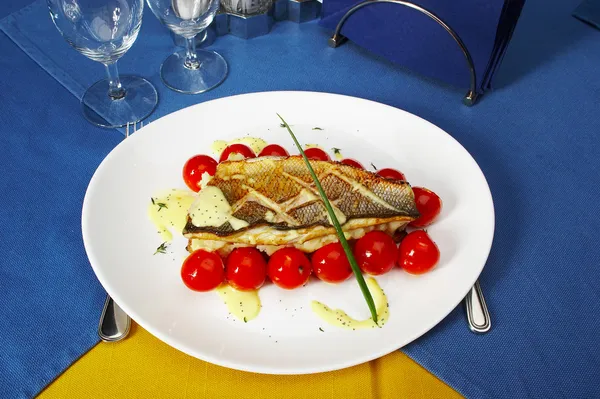 Fish with tomatoes and a potato — Stock Photo, Image