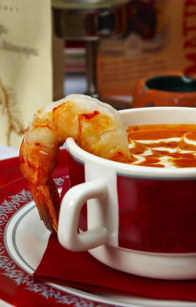 Sopa saborosa em uma mesa no restaurante — Fotografia de Stock