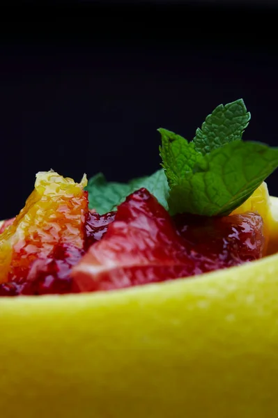 Dessert från en grapefrukt — Stockfoto
