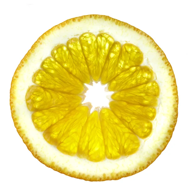 Fatia de uma laranja em um fundo branco — Fotografia de Stock