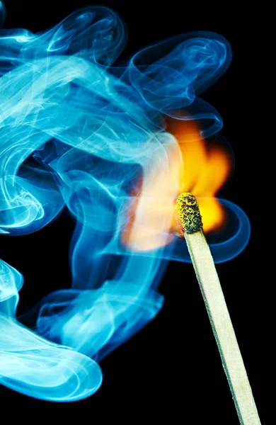 マッチの火と煙 — ストック写真