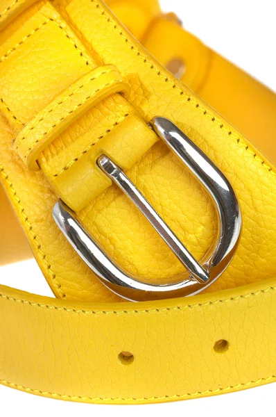 Gelber Gürtel auf weißem Hintergrund — Stockfoto