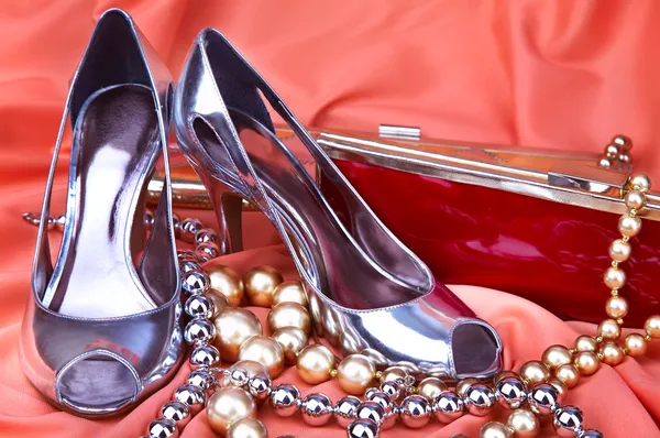 Vrouwelijke schoenen — Stockfoto