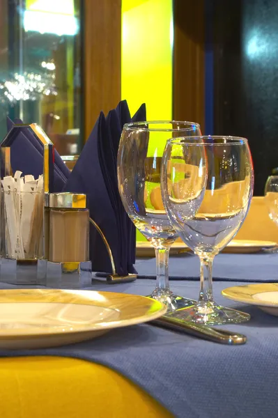 La mesa servida en restaurante —  Fotos de Stock