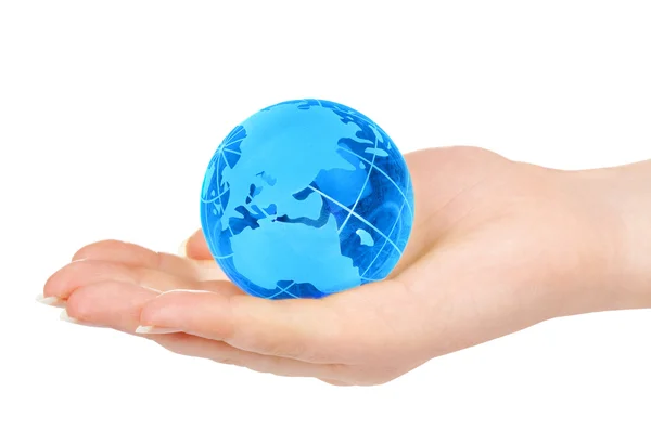 Hand van de persoon houdt globe — Stockfoto