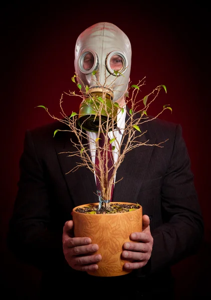 Person i en gasmask — Stockfoto