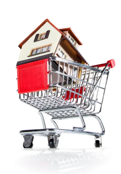 Haus und Einkaufswagen — Stockfoto