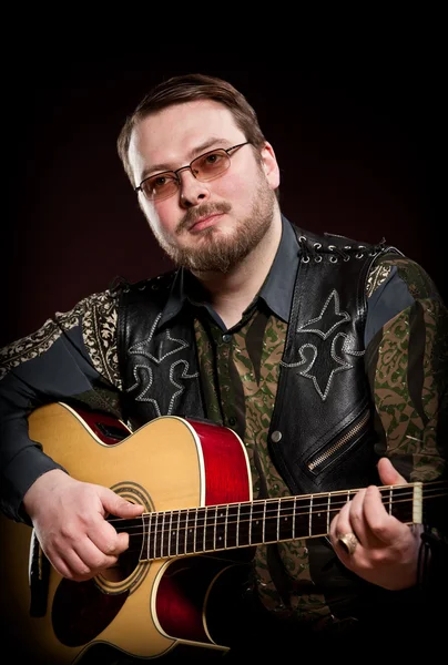 Muž s kytarou — Stock fotografie