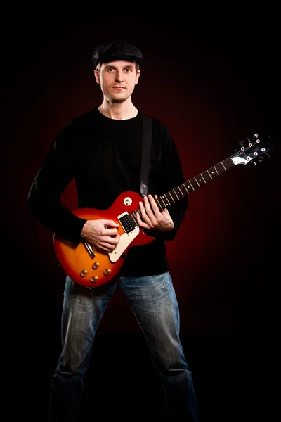 Homem com uma guitarra — Fotografia de Stock