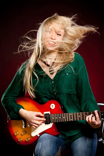 Girl with a guitar — Stock Photo, Image