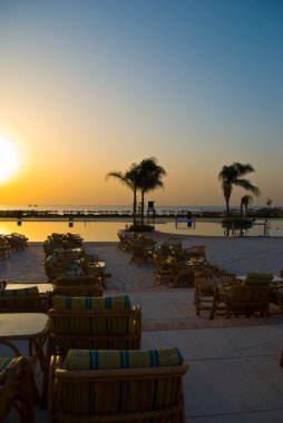 tropik gün batımı