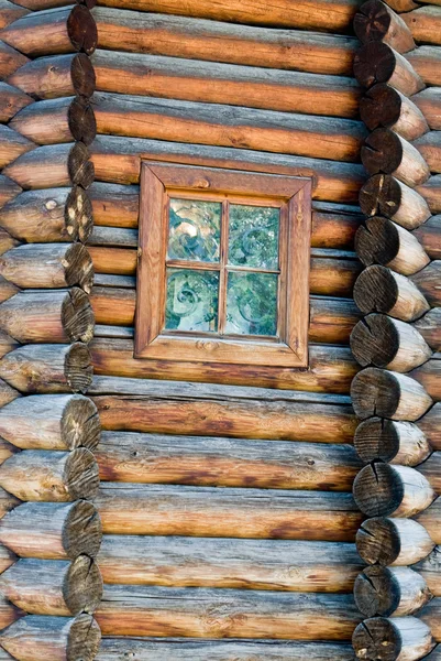 Maison en bois rond — Photo