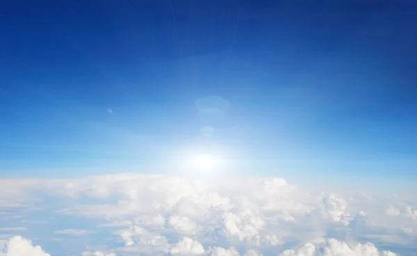 Пушистые облака — стоковое фото