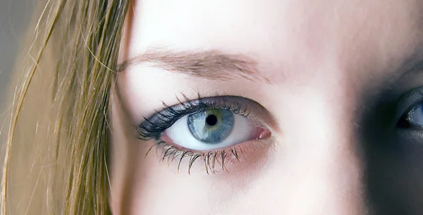 Weibliches Auge — Stockfoto