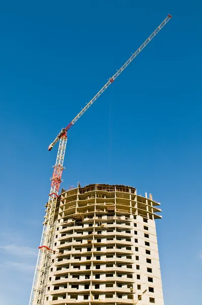 Building and crane — Stock Photo, Image