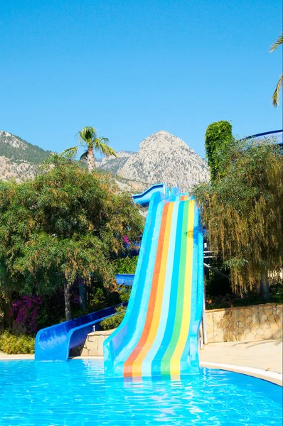 Tall mountains and swimming pool. — Stock Photo, Image