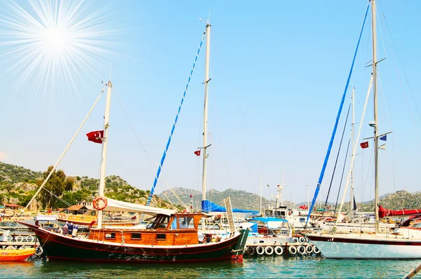 Turecko. jachty v zálivu .kekova — Stock fotografie