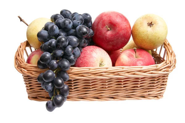 Fruta sabrosa y jugosa en la canasta . — Foto de Stock