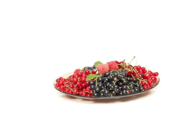 Tasty berries at the brown plate. — Stock Photo, Image