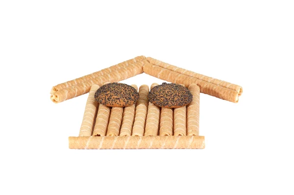 Hus med välsmakande cookie på en vit baksida — Stockfoto