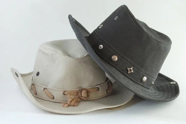 Две ковбойские шляпы — стоковое фото
