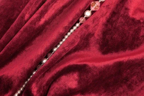 Terciopelo rojo y perlas 2 —  Fotos de Stock