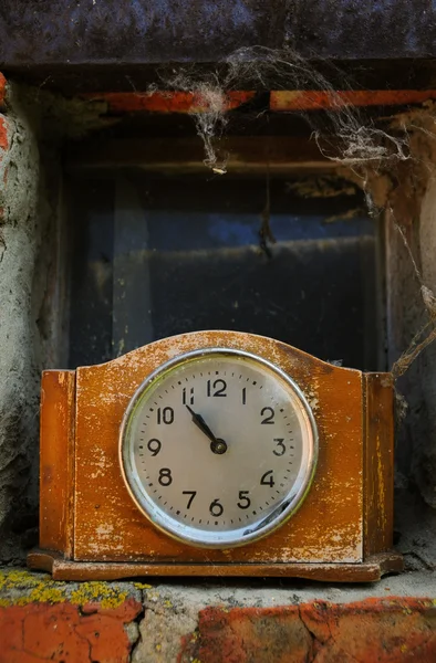 Oude klok met een pointer — Stockfoto