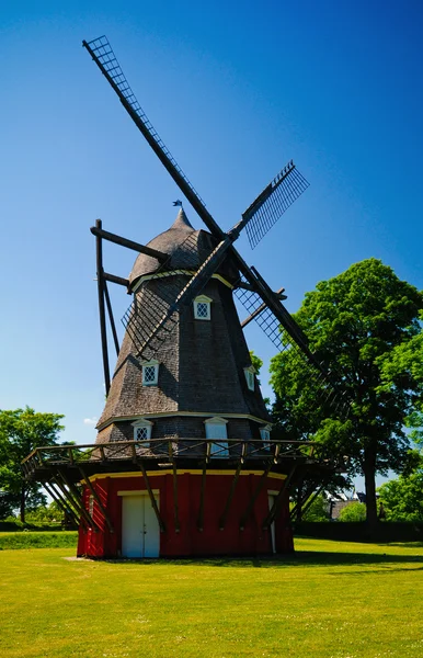Vecchio mulino a vento olandese — Foto Stock