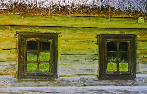 Fenster einer Hütte — Stockfoto