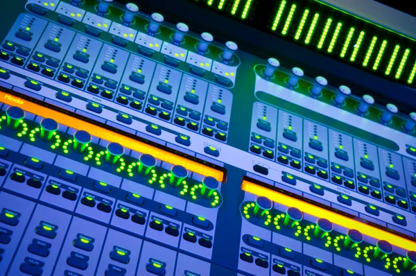 Mesa de mezclas de audio profesional en el Conc — Foto de Stock