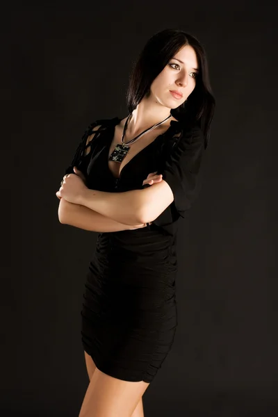 Mulher bonita em vestido preto — Fotografia de Stock