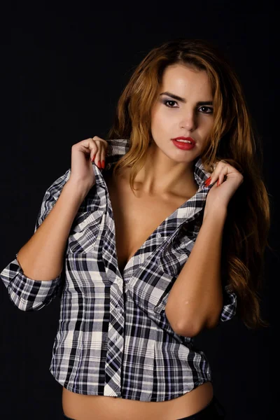 Mooie vrouw in cheked shirt — Stockfoto