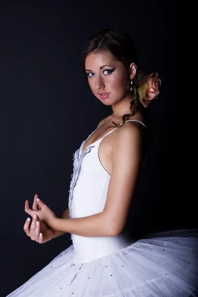 Bailarina em tutu branco — Fotografia de Stock