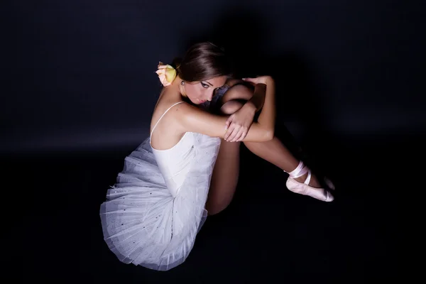 Ballerina i vitt tutu — Stockfoto