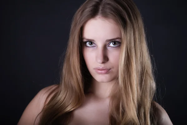 Portret młodej ładnej kobiety — Zdjęcie stockowe